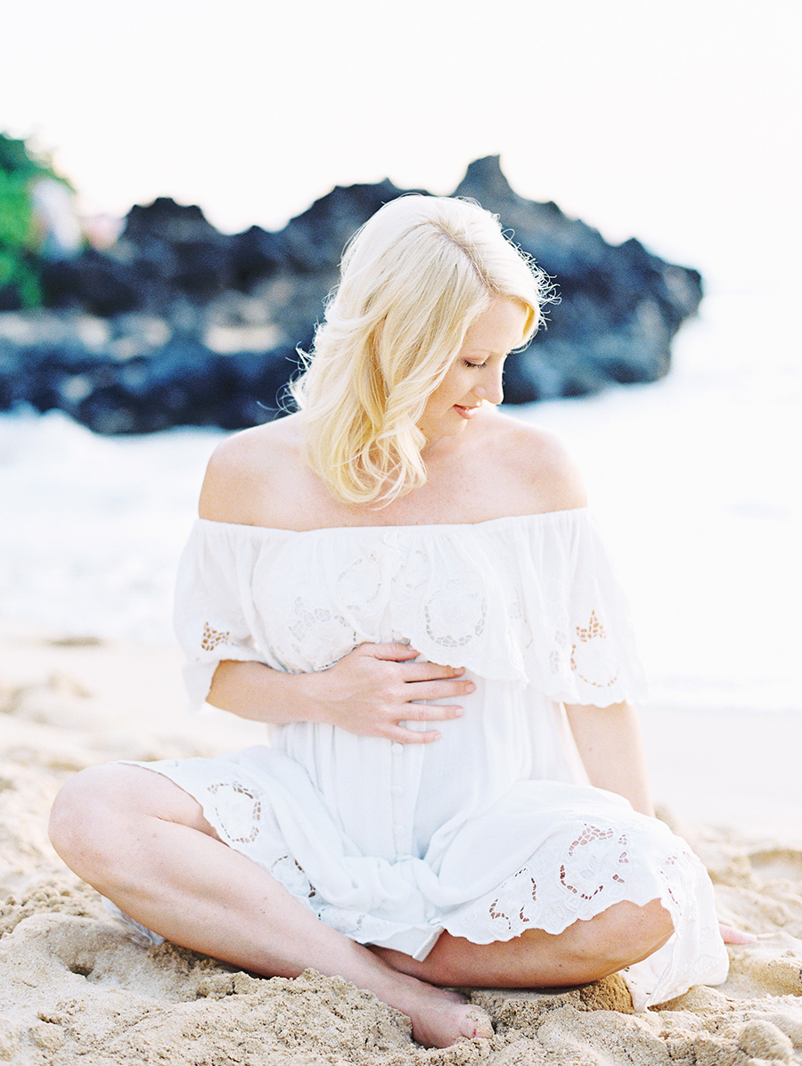 Jana-Dillon-Photography-Destination-Hawaii-Maui-Wedding-Photographer-Maternity-Beach-Portraits-Makena-Cove-1
